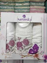 Набір махрових рушників у подарунковій коробці Merzuka Dream flower молочні.